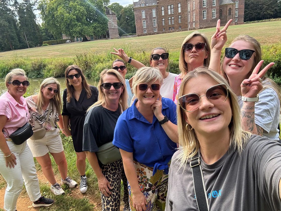 Team Kempen headed to Westerlo for a sporty team building exercise, concluded with relaxation in a cosy summer bar.