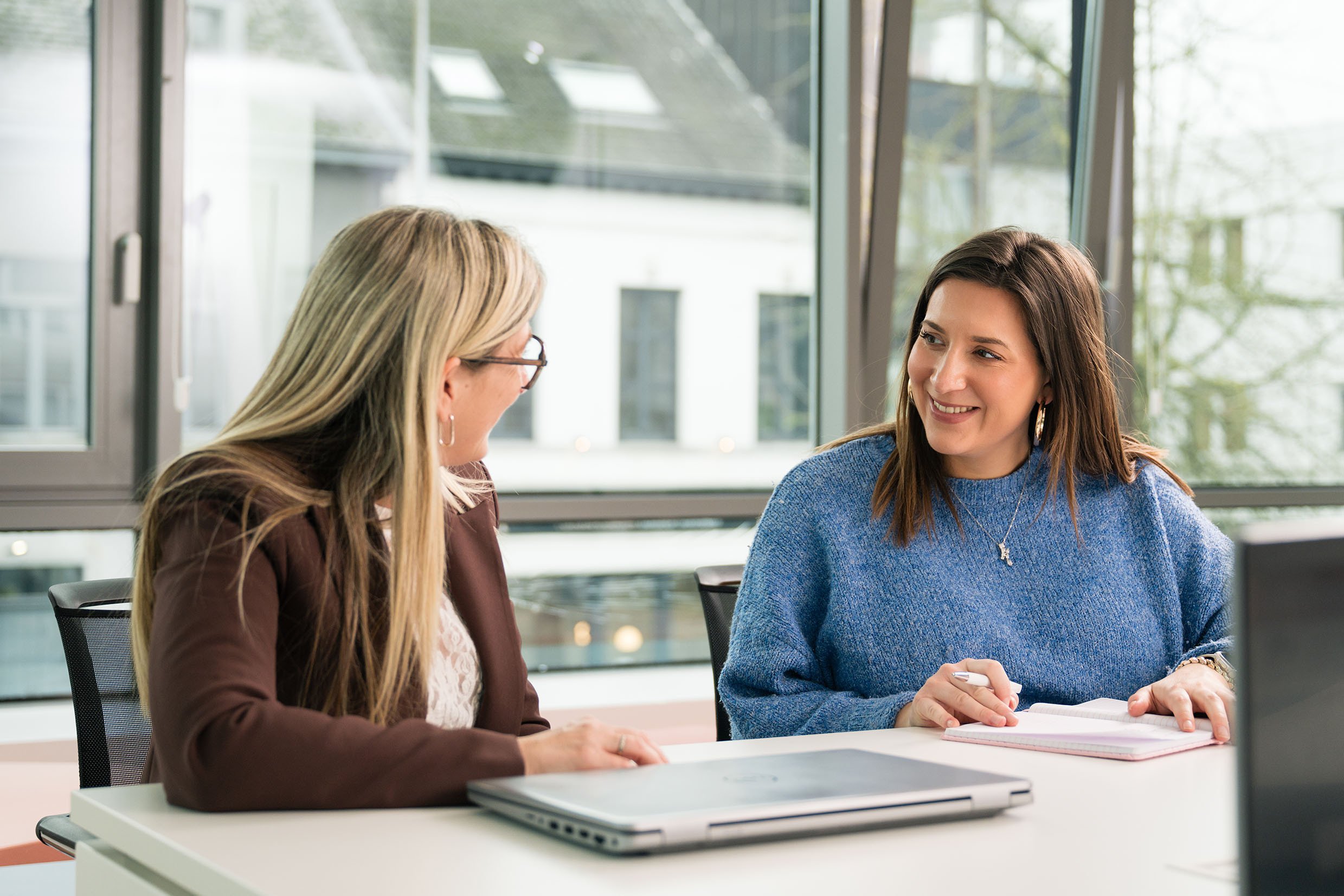 Find out how Charlotte grew as a Recruiter Technics at Select HR. A story about strong onboarding, team spirit and development in a dynamic job.